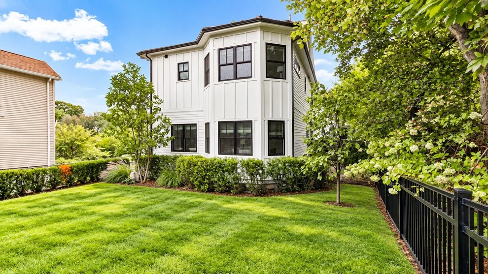 Unit for sale at 148 Pine St, Newton, MA 02466