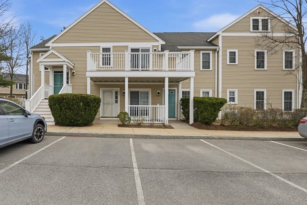 Unit for sale at 203 Allerton Commons Ln, Braintree, MA 02184
