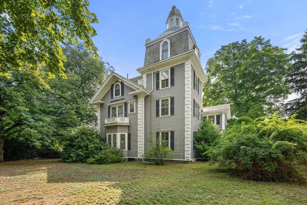Unit for sale at 98 Kingsbury St, Wellesley, MA 02481