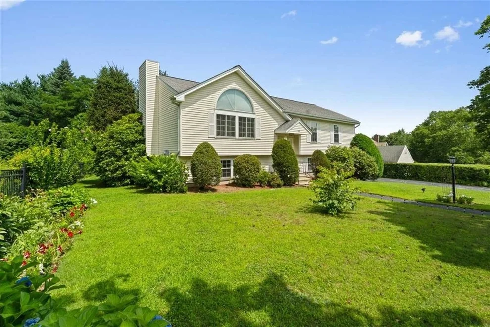Unit for sale at 6 Moreland Green Dr, Worcester, MA 01609