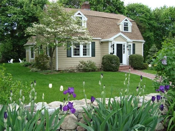 Unit for sale at 6 Birch Lane, Winchester, MA 01890