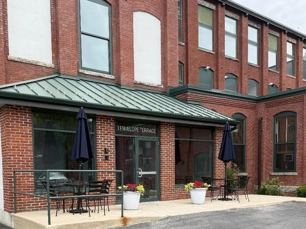 Unit for sale at 1 Envelope Ter, Worcester, MA 01604