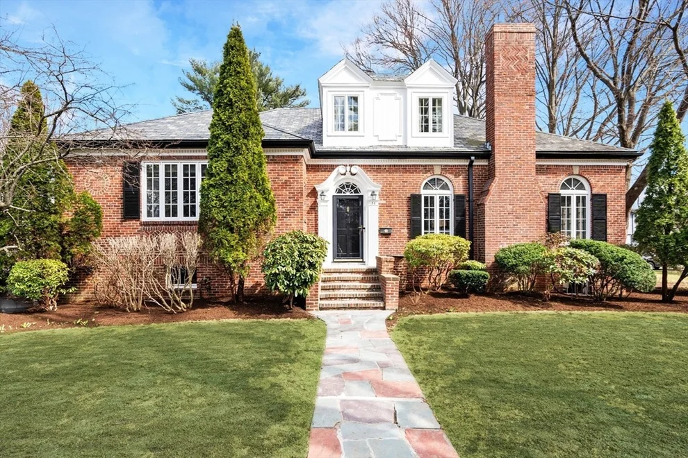 Unit for sale at 34 Hammond St, Newton, MA 02467