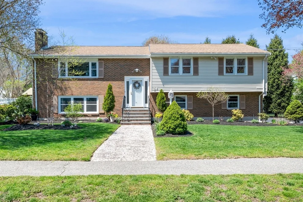 Unit for sale at 31 Rustic Ln, Reading, MA 01867