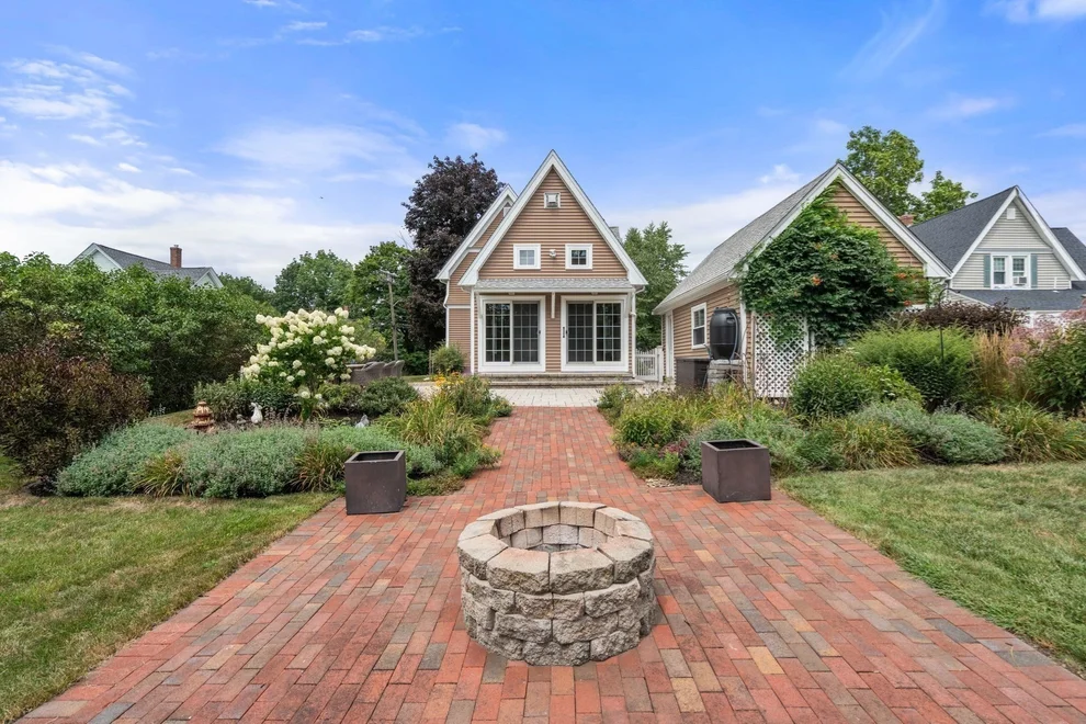 Unit for sale at 172 West St, Walpole, MA 02081
