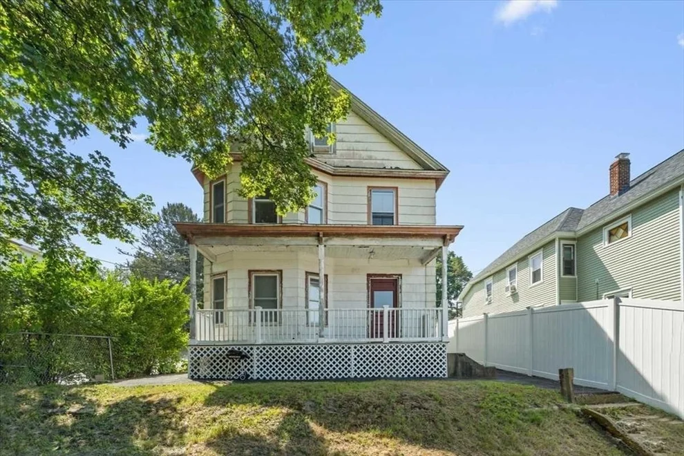Unit for sale at 620 Franklin St, Worcester, MA 01604