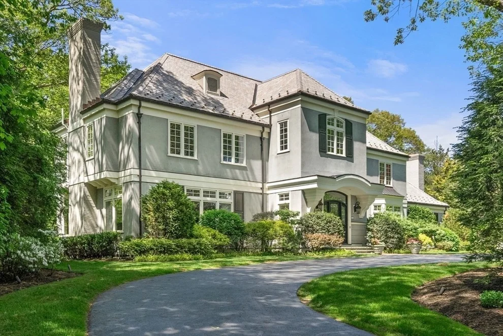 Unit for sale at 11 Greylock Rd, Wellesley, MA 02481