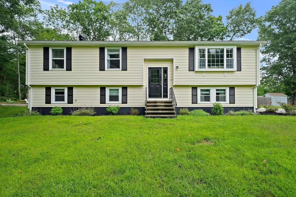 Unit for sale at 470 Pleasant St, Hanson, MA 02341