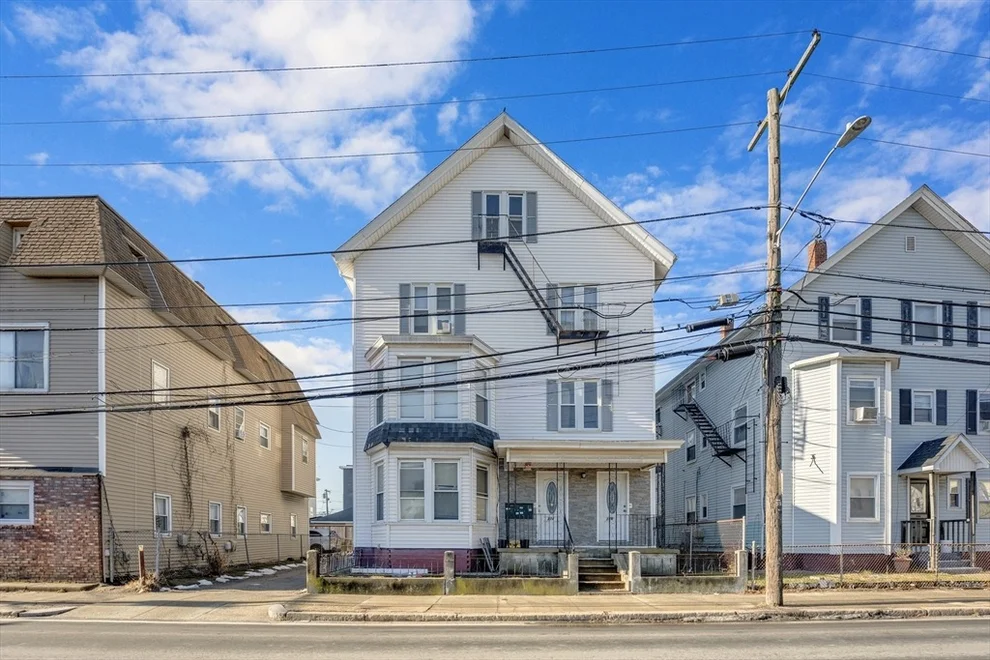Unit for sale at 274 Lonsdale Av, Pawtucket, RI 02860