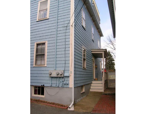 Unit for sale at 5 Daniels Street Ct, Salem, MA 01970