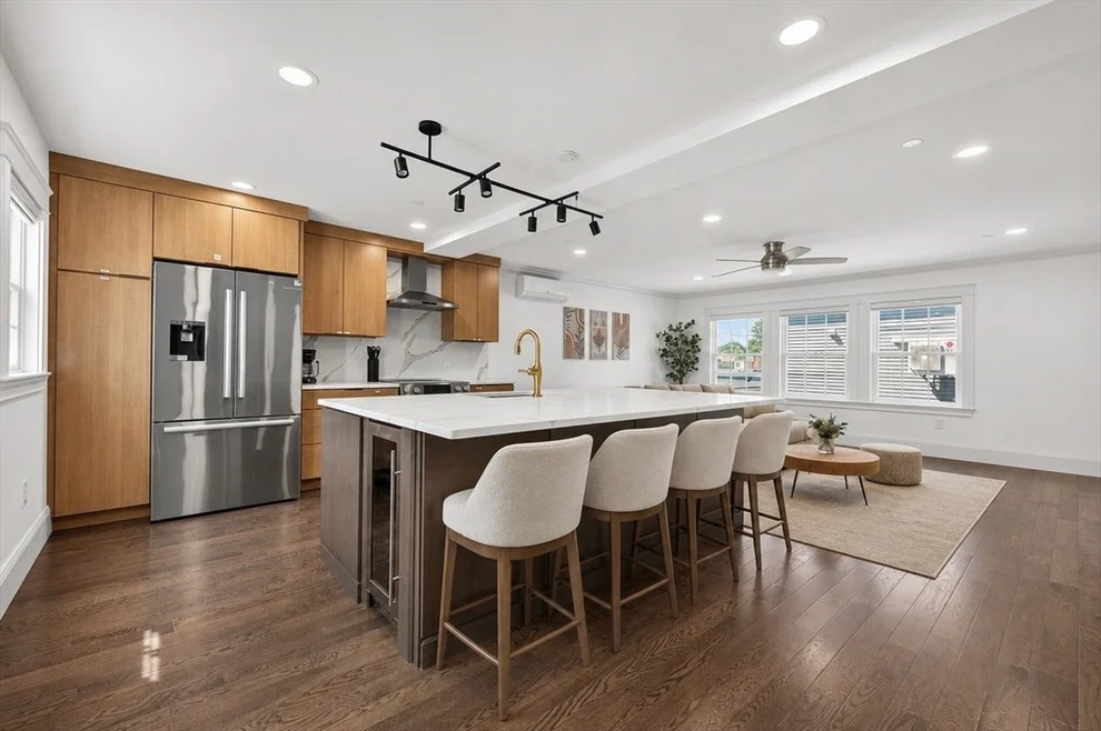 Unit for sale at 10 Osborne, Salem, MA 01970