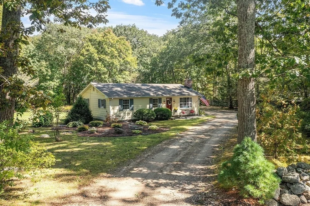 Unit for sale at 25 Old Coach Rd, Barre, MA 01005