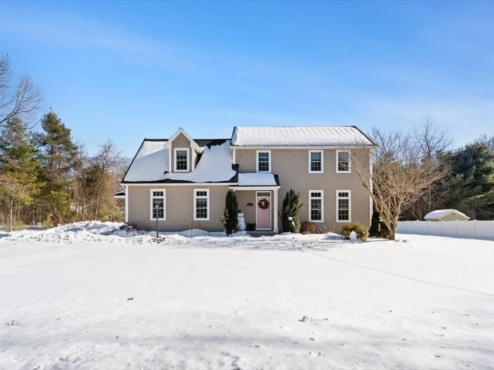 Unit for sale at 82 Lee St, East Longmeadow, MA 01028