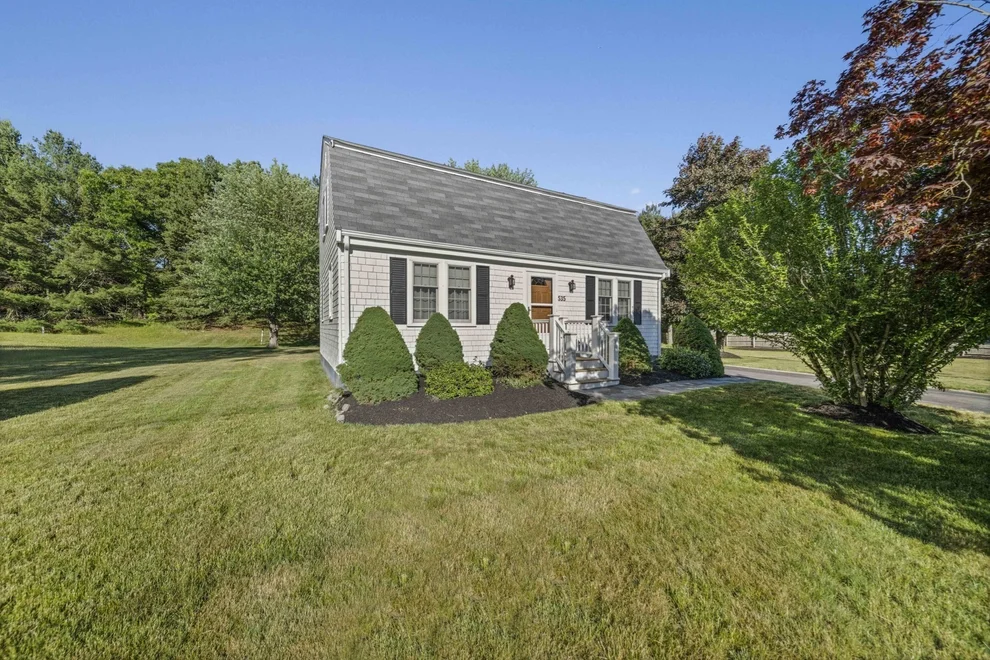 Unit for sale at 535 Whiting St, Hanover, MA 02339