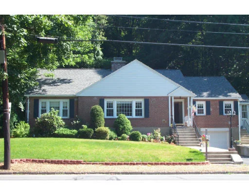 Unit for sale at 557 Chandler St, Worcester, MA 01602