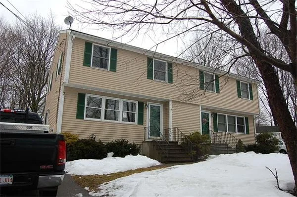 Unit for sale at 2 Warren Pl, Franklin, MA 02038