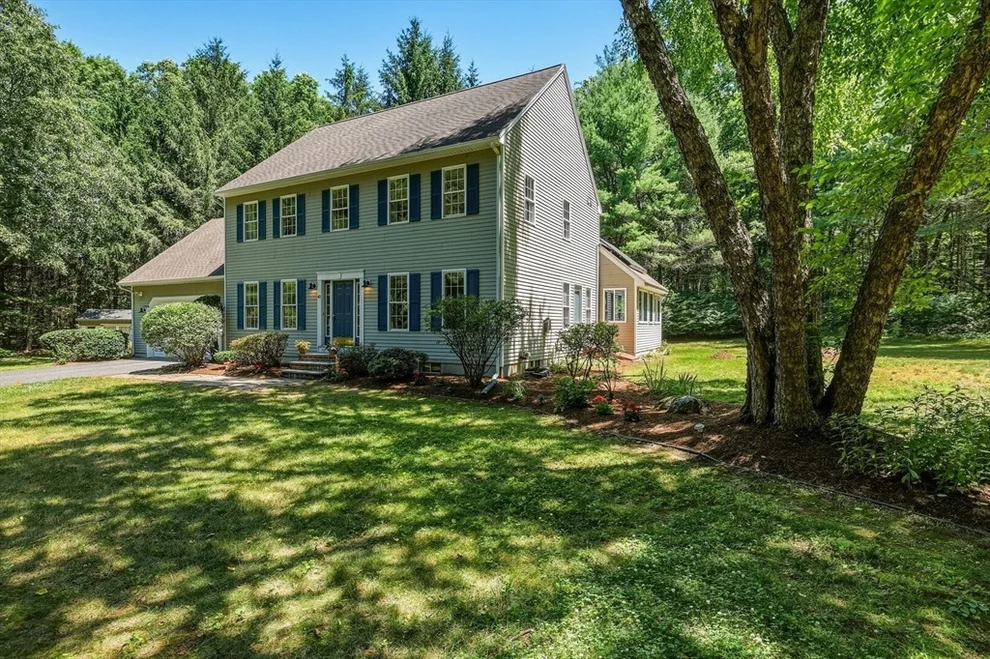 Unit for sale at 41 Country Ln, Sunderland, MA 01375