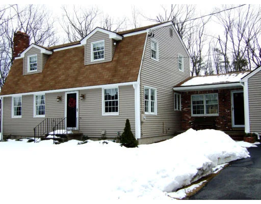 Unit for sale at 396 Reservoir St, Holden, MA 01520