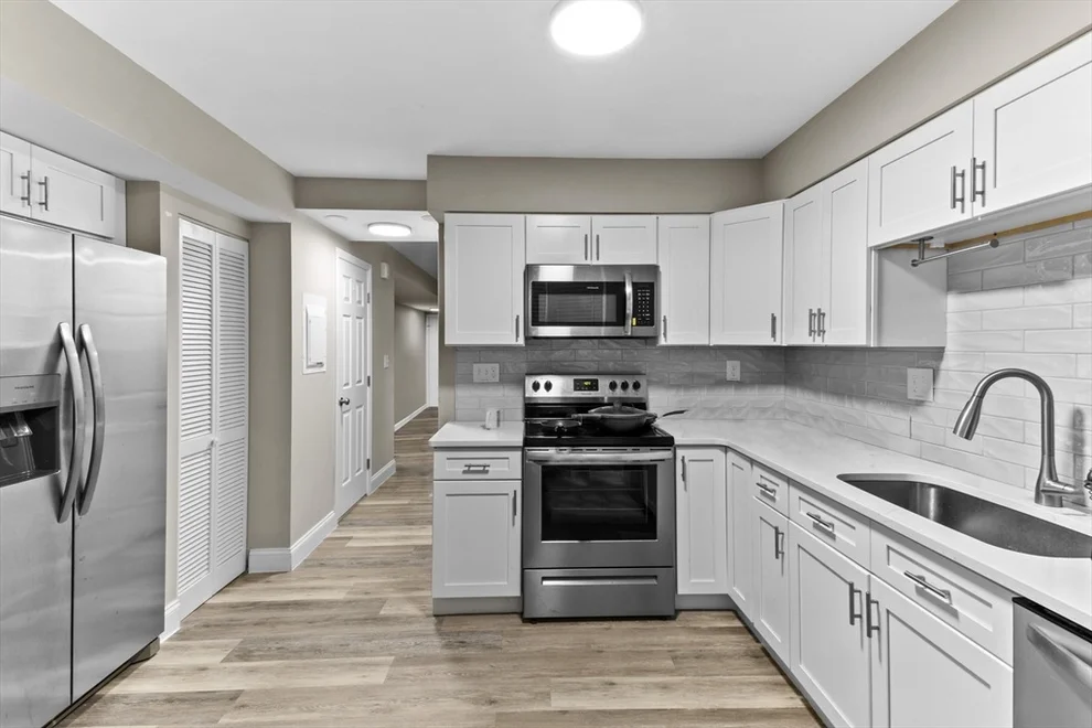 Unit for sale at 625 Dana Farms, Fairhaven, MA 02719