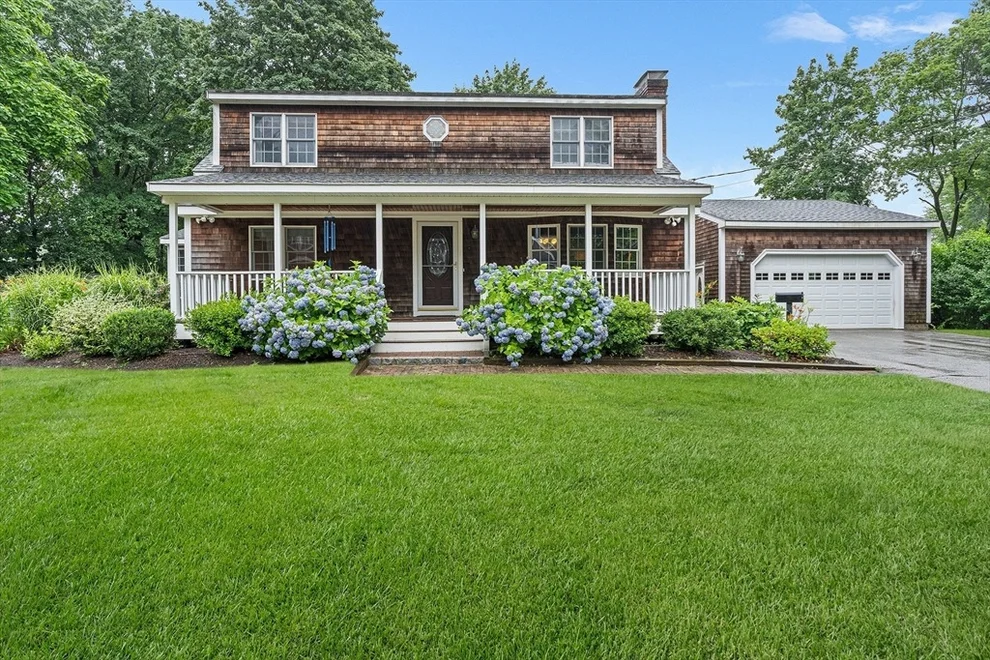 Unit for sale at 17 Buchanan Ln, Weymouth, MA 02190