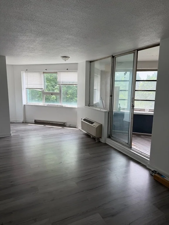 Unit for sale at 101 Mulberry St, Springfield, MA 01105