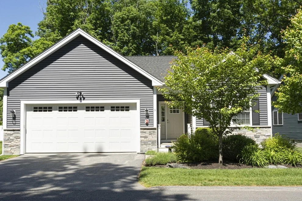 Unit for sale at 5 Abby Ln, Shrewsbury, MA 01545