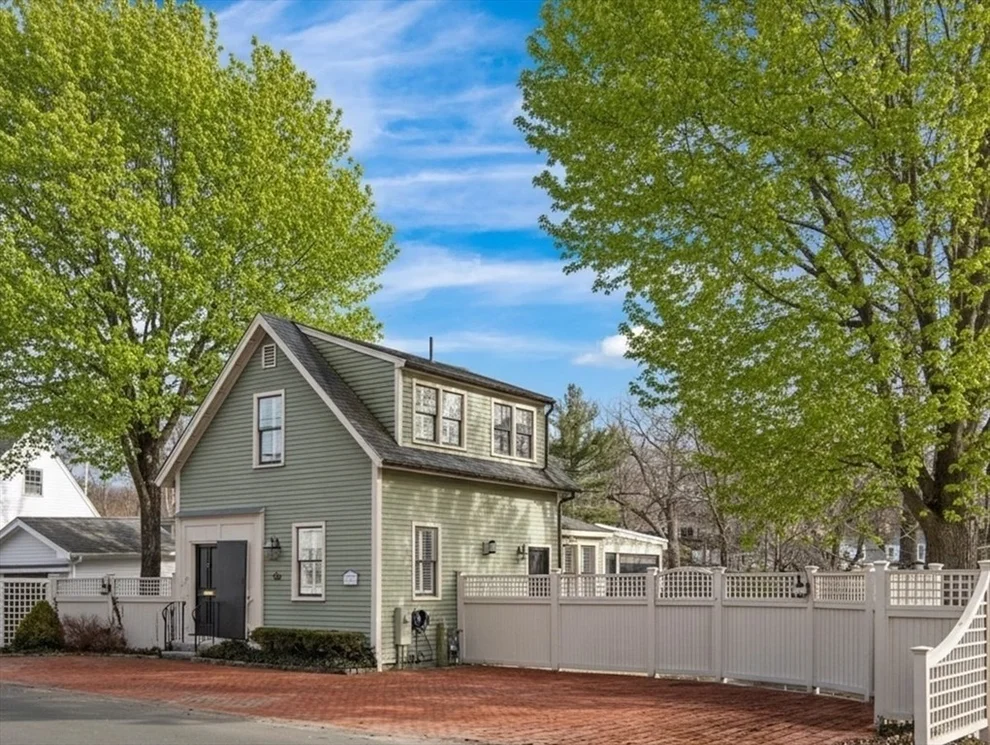 Unit for sale at 272 North St, Hingham, MA 02043