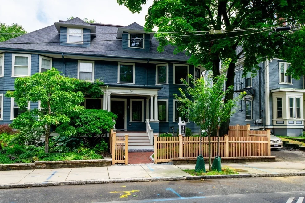 Unit for sale at 109 Lake View Ave, Cambridge, MA 02138
