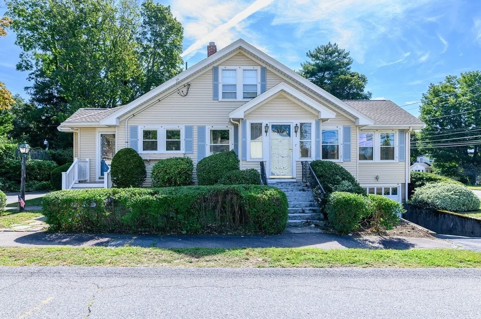 Unit for sale at 7 Mount Vernon Rd E, Weymouth, MA 02189