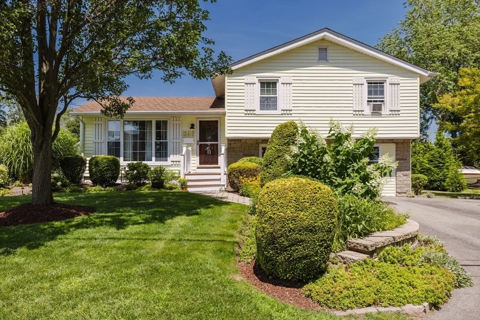 Unit for sale at 246 Chatterton Ave, Somerset, MA 02726