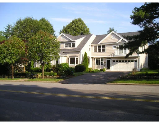 Unit for sale at 270 Ocean Ave, Marblehead, MA 01945