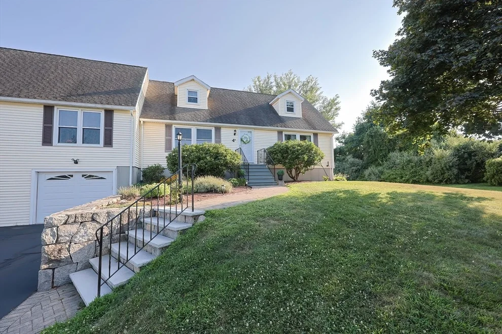Unit for sale at 4 Megan Ct, Mendon, MA 01756