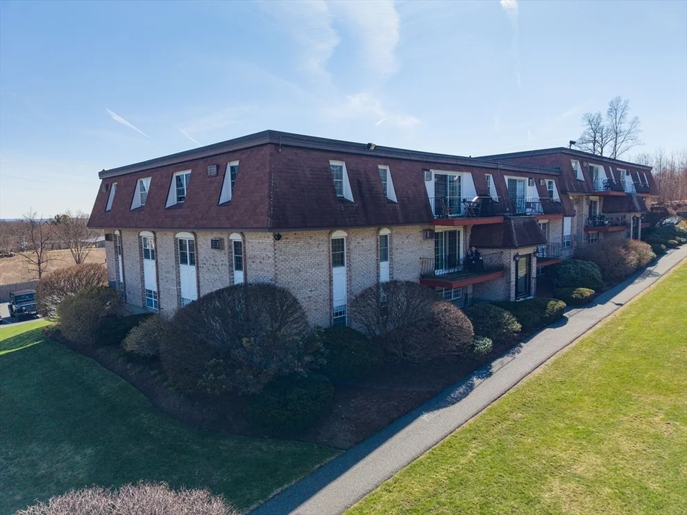 Unit for sale at 24 Williamsburg Ct, Shrewsbury, MA 01545