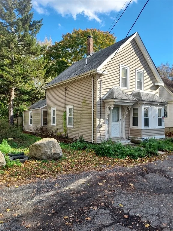 Unit for sale at 6 Southeast St, Taunton, MA 02780