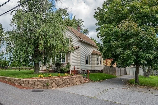 Unit for sale at 317 Oxford St  N, Auburn, MA 01501