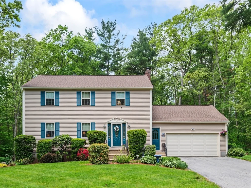 Unit for sale at 3 Oakwood Dr, Webster, MA 01570