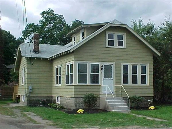 Unit for sale at 4 Pineland Ave, Shrewsbury, MA 01545