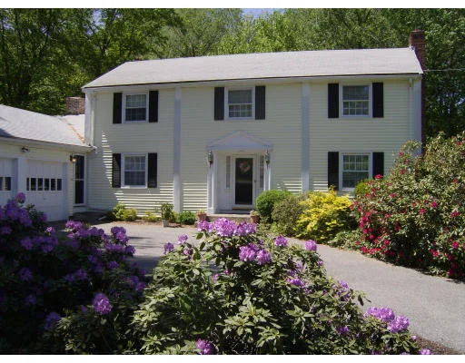 Unit for sale at 14 Ivy Ln, Andover, MA 01810
