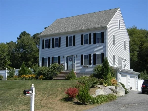 Unit for sale at 47 Shaylee Pl, Swansea, MA 02777
