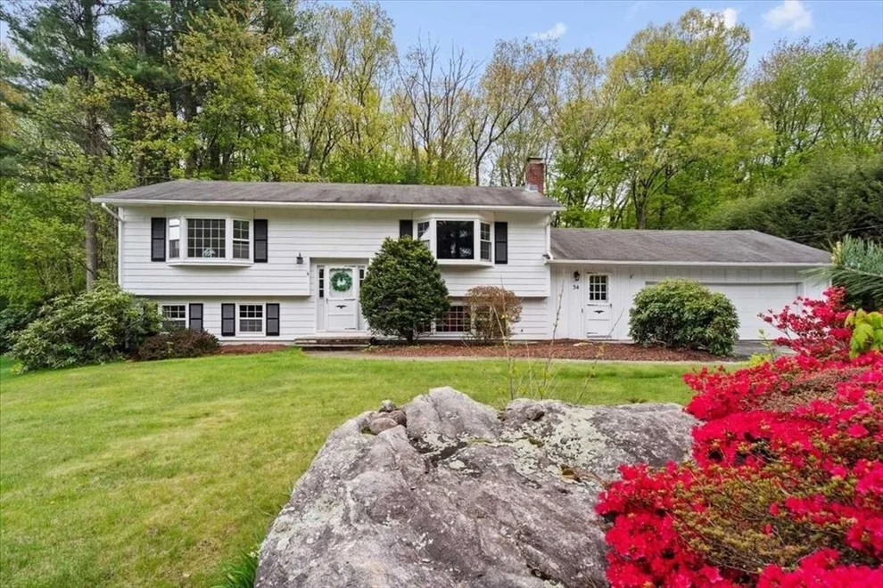 Unit for sale at 34 Fort Sumter Dr, Holden, MA 01520