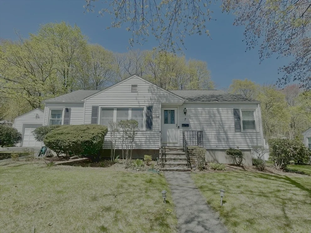 Unit for sale at 7 Woodway Drive, Shrewsbury, MA 01545