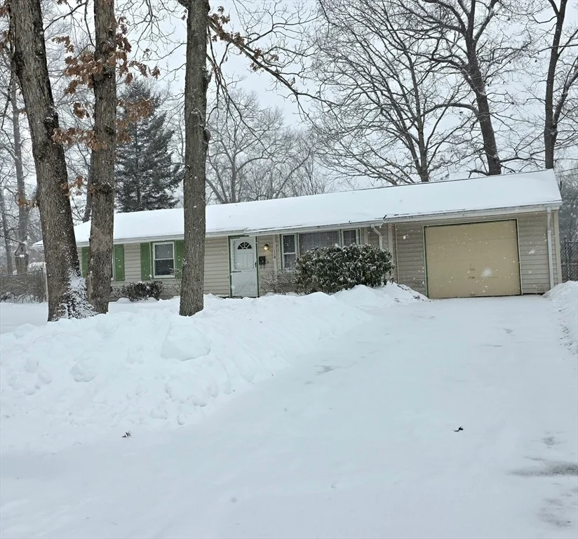 Unit for sale at 118 Deanna Rd, Brockton, MA 02302