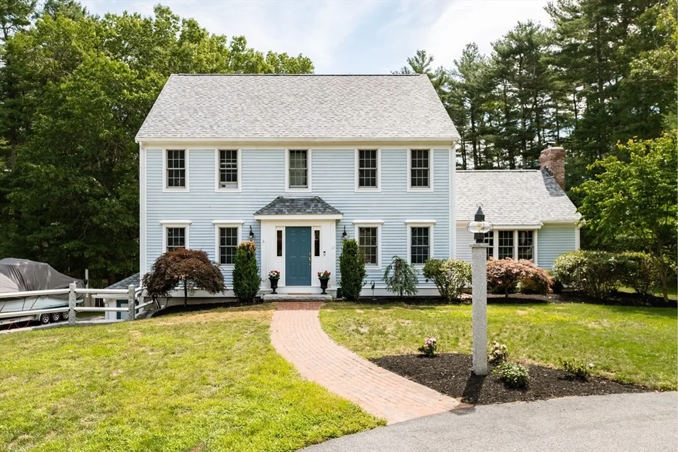 Unit for sale at 17 Gardner Rd, Duxbury, MA 02332