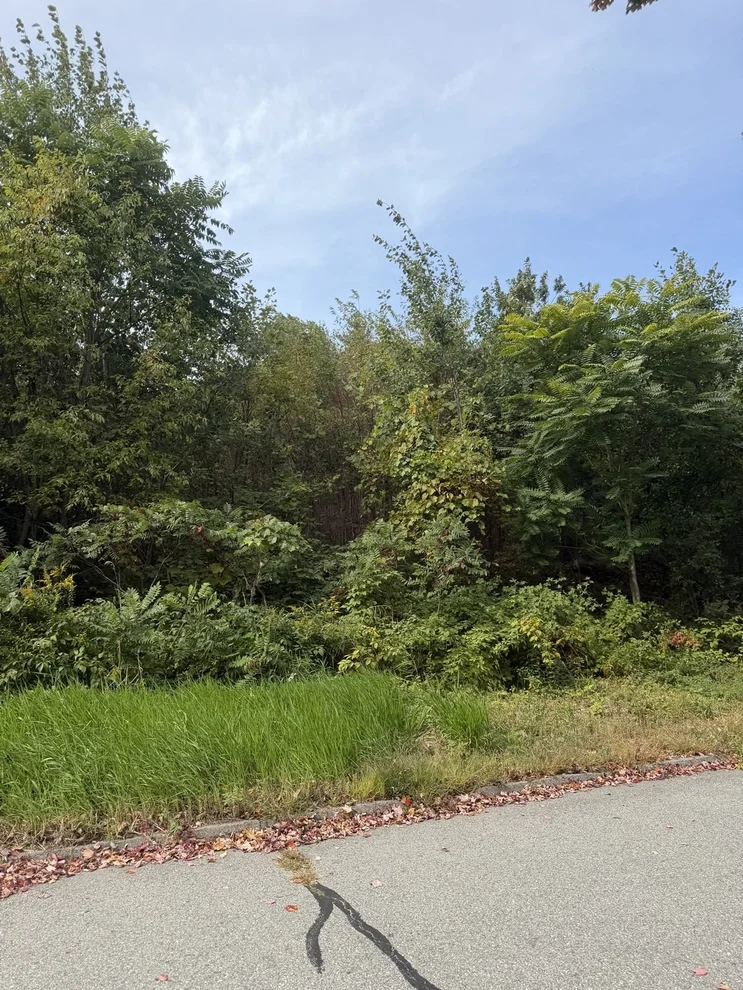 Unit for sale at 140 Woodridge Rd, Holden, MA 01520