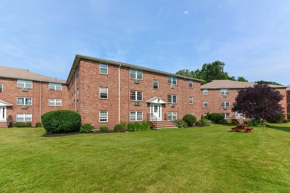 Unit for sale at 4 Colonial Village Dr, Arlington, MA 02474