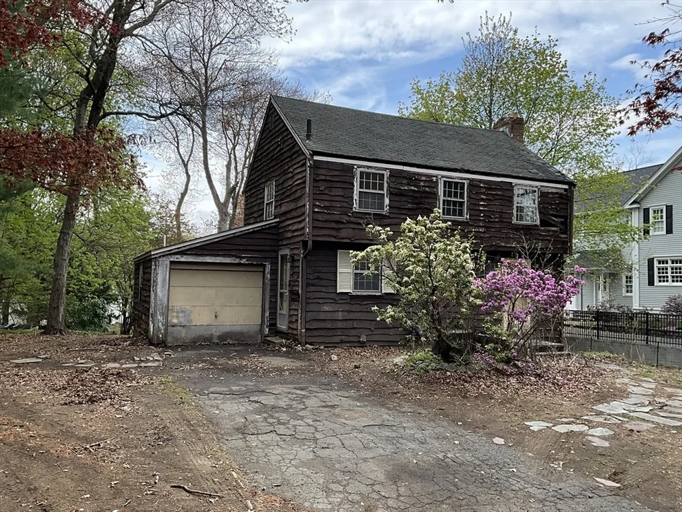 Unit for sale at 9 Larch Rd, Wellesley, MA 02482