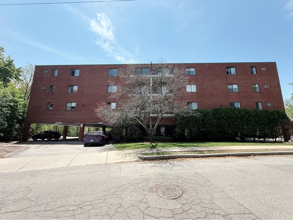 Unit for sale at 209 Riverview Ave, Newton, MA 02466