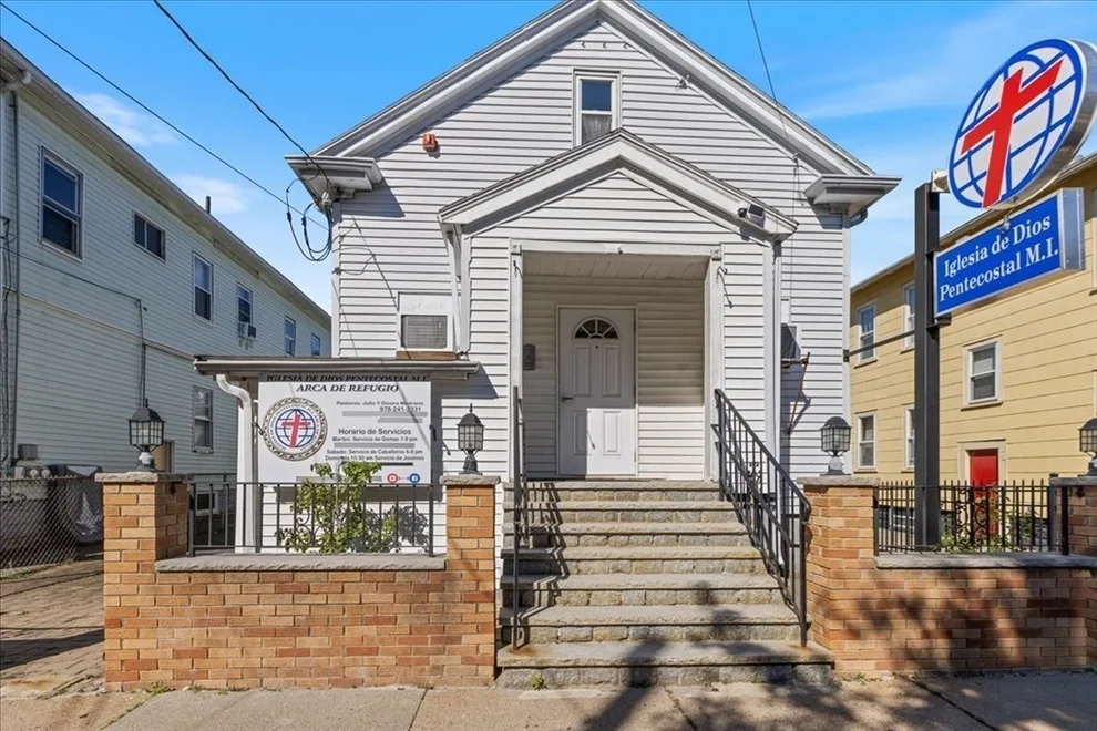 Unit for sale at 26 Mansfield St, Somerville, MA 02143