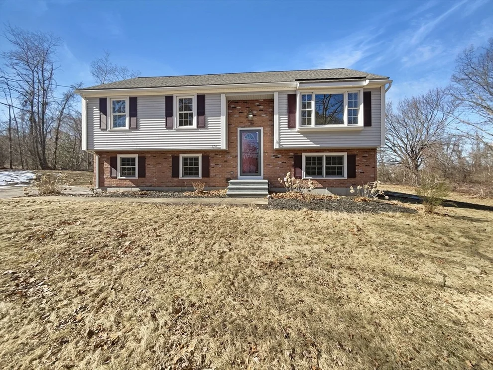 Unit for sale at 174 Bent St, Franklin, MA 02038