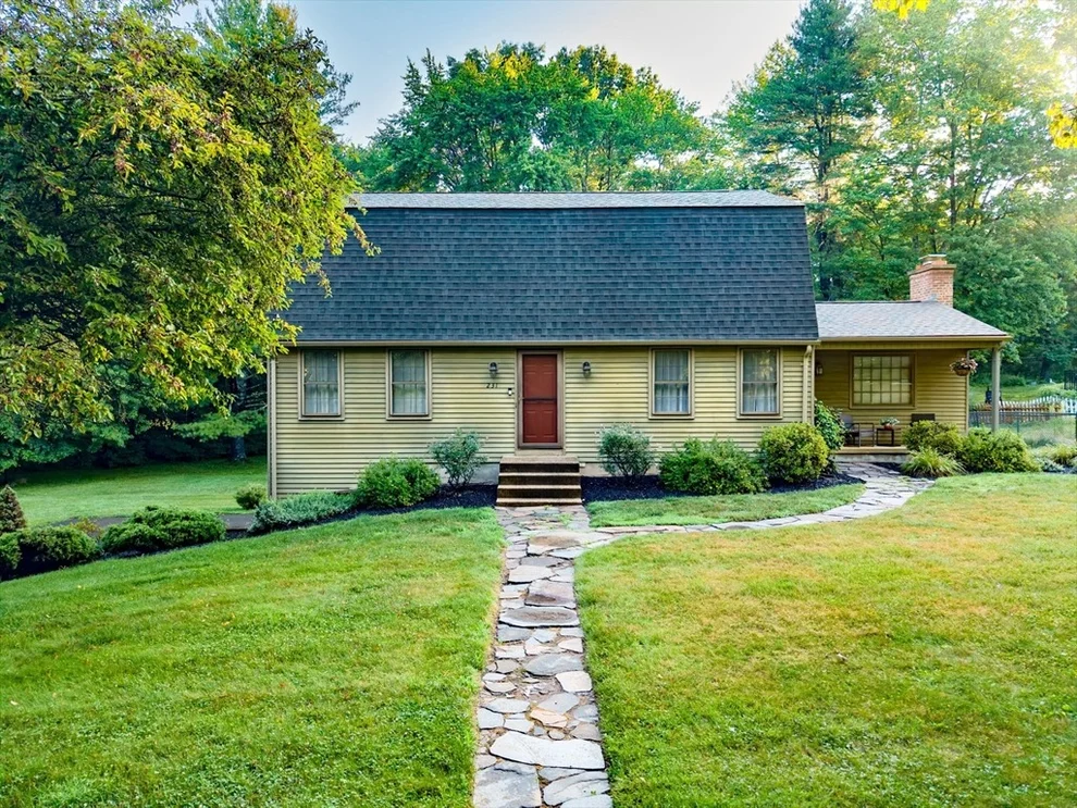 Unit for sale at 231 Edgewood Road, West Springfield, MA 01089